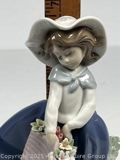 Lladro Figurine Girl with Flower Basket  "Pretty Pickings" 5222 