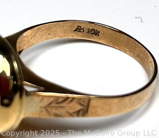 10KT Yellow Gold Ring with Reverse Painted Glass Center of Golfer