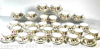 Set of Fine Porcelain Cups and Saucers in Wedgwood Cuckoo Pattern