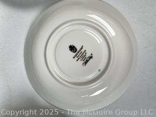 Set of Fine Porcelain Cups and Saucers in Wedgwood Cuckoo Pattern