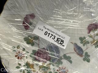 Set of Fine Porcelain Lunch Plates in Wedgwood Cuckoo Pattern