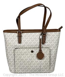 Michael Kors White Signature Jet Set Travel Messenger Handbag, New with Tags