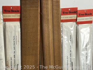 Grouping of H-O Scale Train Tracks