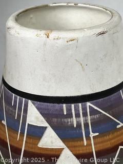 Native American Sioux Indian Pottery Vase. 8" tall.