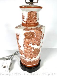 Chinese Porcelain Coral Roses Vase Table Lamp