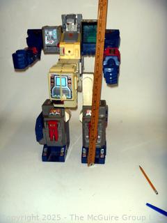 ENORMOUS Transformer 1987 G1 Fortress Maximus Toy. 22" tall (incomplete)