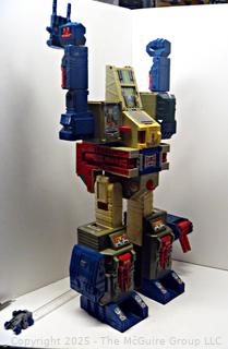 ENORMOUS Transformer 1987 G1 Fortress Maximus Toy. 22" tall (incomplete)