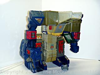 ENORMOUS Transformer 1987 G1 Fortress Maximus Toy. 22" tall (incomplete)