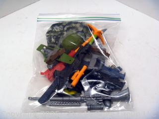 1981 Hasbro GI Joe Battle Figure Collector's Storage Case with Accessories 