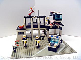 LEGO Town: Police Command Base (6386) 99% Complete
