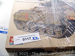 Tamyia Model Kit Bradley M2, New in Box. Toy
