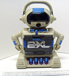 1992 Tiger Electronics 2-XL The Talking Robot with 1 Cassette tape (missing battery cover) Tested