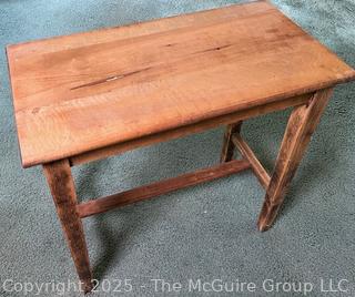 Primitive Farmhouse End Table with Turned Legs<br>

<br><br>

Removal: Sat (Nov 8) & Sun (Nov 9) 11-3pm, 56 Scotch Hill Rd., Cambridge NY 12816 