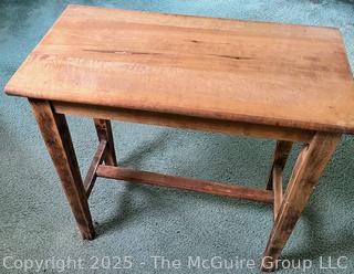 Primitive Farmhouse End Table with Turned Legs<br>

<br><br>

Removal: Sat (Nov 8) & Sun (Nov 9) 11-3pm, 56 Scotch Hill Rd., Cambridge NY 12816 