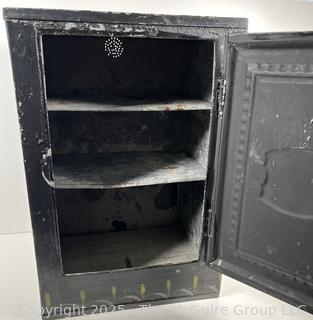Folk Art Tole Painted Bread Box<br>

<br><br>

Removal Options:<br><br> Sat (Nov 8) & Sun (Nov 9) 11-3pm, 56 Scotch Hill Rd., Cambridge NY 12816<br><br>

Sat (Nov 15) 12-2pm, TMG Warehouse, 2800 Juniper St., Fairfax, VA 22031<br><br>

Request Shipping (david@themcguiregroupllc.com)