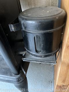 New Perfection 3 Burner Kerosene Summer Cook Stove<br>

<br><br>

Removal Options:<br><br> Sat (Nov 8) & Sun (Nov 9) 11-3pm, 56 Scotch Hill Rd., Cambridge NY 12816<br><br>

