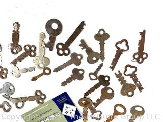 Large Assortment of Flat Steel Keys<br>

<br><br>

Removal Options:<br><br> Sat (Nov 8) & Sun (Nov 9) 11-3pm, 56 Scotch Hill Rd., Cambridge NY 12816<br><br>

Sat (Nov 15) 12-2pm, TMG Warehouse, 2800 Juniper St., Fairfax, VA 22031<br><br>

Request Shipping (david@themcguiregroupllc.com) 