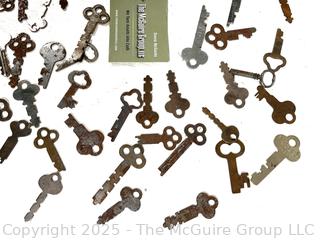 Large Assortment of Flat Steel Keys<br>

<br><br>

Removal Options:<br><br> Sat (Nov 8) & Sun (Nov 9) 11-3pm, 56 Scotch Hill Rd., Cambridge NY 12816<br><br>

Sat (Nov 15) 12-2pm, TMG Warehouse, 2800 Juniper St., Fairfax, VA 22031<br><br>

Request Shipping (david@themcguiregroupllc.com) 