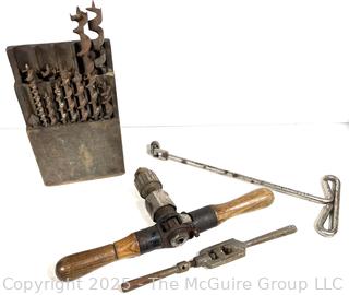 Circa 1920 Millers Falls No. 4 Ratchet "T" Auger Handle and Set of Wood Boring Bits<br>

<br><br>

Removal Options:<br><br> Sat (Nov 8) & Sun (Nov 9) 11-3pm, 56 Scotch Hill Rd., Cambridge NY 12816<br><br>

Sat (Nov 15) 12-2pm, TMG Warehouse, 2800 Juniper St., Fairfax, VA 22031<br><br>

Request Shipping (david@themcguiregroupllc.com)