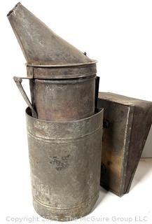 Woodman's Famous Bee-Ware Bee Smoker and Metal Fuel Can w/ Handle<br>

<br><br>

Removal Options:<br><br> Sat (Nov 8) & Sun (Nov 9) 11-3pm, 56 Scotch Hill Rd., Cambridge NY 12816<br><br>

