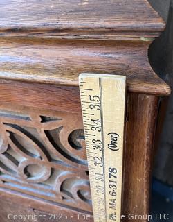 Silvertone Victrola Phonograph Record Player Plays 78 RPM Shellac Records<br>

<br><br>

Removal Options:<br><br> Sat (Nov 8) & Sun (Nov 9) 11-3pm, 56 Scotch Hill Rd., Cambridge NY 12816<br><br>

Sat (Nov 15) 12-2pm, TMG Warehouse, 2800 Juniper St., Fairfax, VA 22031<br><br>

Request Shipping (david@themcguiregroupllc.com)