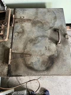 1930's 2-Can Electric Milk Cooler<br>

<br><br>

Removal Options:<br><br> Sat (Nov 8) & Sun (Nov 9) 11-3pm, 56 Scotch Hill Rd., Cambridge NY 12816<br><br>

Sat (Nov 15) 12-2pm, TMG Warehouse, 2800 Juniper St., Fairfax, VA 22031<br><br>

Request Shipping (david@themcguiregroupllc.com)