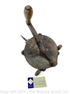 Hand Crank Bench Grinder Sharpener by Luther Grinder Mfg, Circa 1900<br>

<br><br>

Removal Options:<br><br> Sat (Nov 8) & Sun (Nov 9) 11-3pm, 56 Scotch Hill Rd., Cambridge NY 12816<br><br>

Sat (Nov 15) 12-2pm, TMG Warehouse, 2800 Juniper St., Fairfax, VA 22031<br><br>
