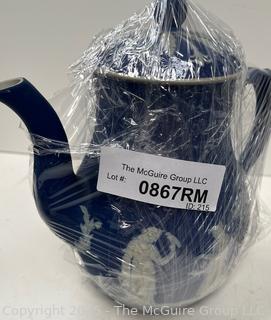 English Wedgwood Cobalt Blue Jasperware Coffee Pot & Lid<br>

<br><br>

Removal Options:<br><br> Sat (Nov 8) & Sun (Nov 9) 11-3pm, 56 Scotch Hill Rd., Cambridge NY 12816<br><br>

Sat (Nov 15) 12-2pm, TMG Warehouse, 2800 Juniper St., Fairfax, VA 22031<br><br>

Request Shipping (david@themcguiregroupllc.com) 