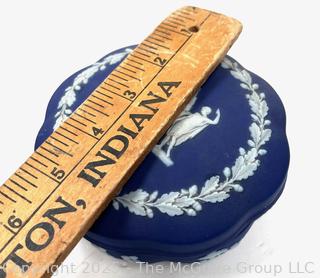 English Wedgwood Cobalt Blue Jasperware Coffee Trinket Box 5"D x 2"H<br>

<br><br>

Removal Options:<br><br> Sat (Nov 8) & Sun (Nov 9) 11-3pm, 56 Scotch Hill Rd., Cambridge NY 12816<br><br>

Sat (Nov 15) 12-2pm, TMG Warehouse, 2800 Juniper St., Fairfax, VA 22031<br><br>

Request Shipping (david@themcguiregroupllc.com)