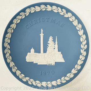 English Blue Wedgwood Jasperware 1970 Christmas Plate and Oval Lidded Box<br>

<br><br>

Removal Options:<br><br> Sat (Nov 8) & Sun (Nov 9) 11-3pm, 56 Scotch Hill Rd., Cambridge NY 12816<br><br>

Sat (Nov 15) 12-2pm, TMG Warehouse, 2800 Juniper St., Fairfax, VA 22031<br><br>

Request Shipping (david@themcguiregroupllc.com)