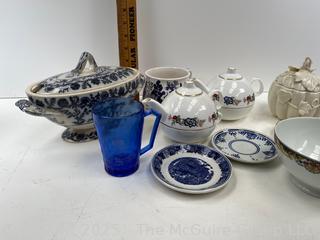 Group of Glass and Porcelainware Including Hazel-Atlas and Spode<br>

<br><br>

Removal Options:<br><br> Sat (Nov 8) & Sun (Nov 9) 11-3pm, 56 Scotch Hill Rd., Cambridge NY 12816<br><br>

Sat (Nov 15) 12-2pm, TMG Warehouse, 2800 Juniper St., Fairfax, VA 22031<br><br>

Request Shipping (david@themcguiregroupllc.com)