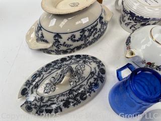 Group of Glass and Porcelainware Including Hazel-Atlas and Spode<br>

<br><br>

Removal Options:<br><br> Sat (Nov 8) & Sun (Nov 9) 11-3pm, 56 Scotch Hill Rd., Cambridge NY 12816<br><br>

Sat (Nov 15) 12-2pm, TMG Warehouse, 2800 Juniper St., Fairfax, VA 22031<br><br>

Request Shipping (david@themcguiregroupllc.com)