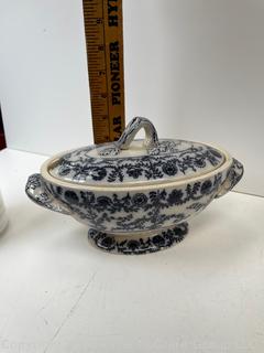 Group of Glass and Porcelainware Including Hazel-Atlas and Spode<br>

<br><br>

Removal Options:<br><br> Sat (Nov 8) & Sun (Nov 9) 11-3pm, 56 Scotch Hill Rd., Cambridge NY 12816<br><br>

Sat (Nov 15) 12-2pm, TMG Warehouse, 2800 Juniper St., Fairfax, VA 22031<br><br>

Request Shipping (david@themcguiregroupllc.com)