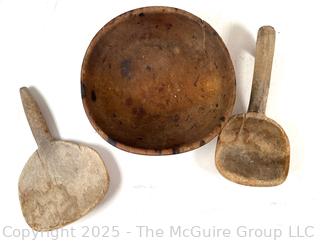 Wooden Bowl with Original Paint and 2 Butter Paddles Treenware <br>

<br><br>

Removal Options:<br><br> Sat (Nov 8) & Sun (Nov 9) 11-3pm, 56 Scotch Hill Rd., Cambridge NY 12816<br><br>

Sat (Nov 15) 12-2pm, TMG Warehouse, 2800 Juniper St., Fairfax, VA 22031<br><br>

Request Shipping (david@themcguiregroupllc.com)

