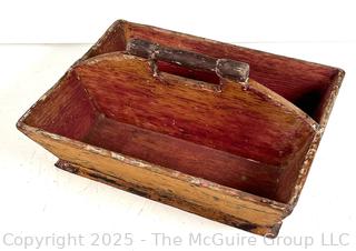 Primitive Wood Utensil Cutlery Knife Box Tray <br>

<br><br>

Removal Options:<br><br> Sat (Nov 8) & Sun (Nov 9) 11-3pm, 56 Scotch Hill Rd., Cambridge NY 12816<br><br>

Sat (Nov 15) 12-2pm, TMG Warehouse, 2800 Juniper St., Fairfax, VA 22031<br><br>

Request Shipping (david@themcguiregroupllc.com)