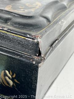Toleware Tin Covered Container w/ Handle <br>

<br><br>

Removal Options:<br><br> Sat (Nov 8) & Sun (Nov 9) 11-3pm, 56 Scotch Hill Rd., Cambridge NY 12816<br><br>

Sat (Nov 15) 12-2pm, TMG Warehouse, 2800 Juniper St., Fairfax, VA 22031<br><br>

Request Shipping (david@themcguiregroupllc.com)