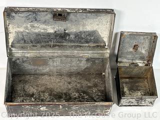 Two (2) Tin Covered Containers w/ Handles<br>

<br><br>

Removal Options:<br><br> Sat (Nov 8) & Sun (Nov 9) 11-3pm, 56 Scotch Hill Rd., Cambridge NY 12816<br><br>

Sat (Nov 15) 12-2pm, TMG Warehouse, 2800 Juniper St., Fairfax, VA 22031<br><br>

Request Shipping (david@themcguiregroupllc.com)