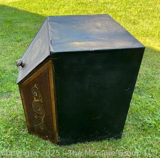 Antique Country General Store Oolong Tea Tin Bin Beautiful Graphics 23x13"<br>

<br><br>

Removal Options:<br><br> Sat (Nov 8) & Sun (Nov 9) 11-3pm, 56 Scotch Hill Rd., Cambridge NY 12816<br><br>

Sat (Nov 15) 12-2pm, TMG Warehouse, 2800 Juniper St., Fairfax, VA 22031<br><br>

Request Shipping (david@themcguiregroupllc.com)