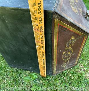 Antique Country General Store Oolong Tea Tin Bin Beautiful Graphics 23x13"<br>

<br><br>

Removal Options:<br><br> Sat (Nov 8) & Sun (Nov 9) 11-3pm, 56 Scotch Hill Rd., Cambridge NY 12816<br><br>

Sat (Nov 15) 12-2pm, TMG Warehouse, 2800 Juniper St., Fairfax, VA 22031<br><br>

Request Shipping (david@themcguiregroupllc.com)