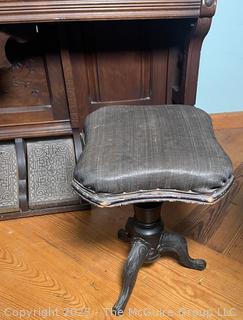 Ornate 1880's Antique Clough & Warren Pump Reed Organ<br>

<br><br>

Removal Options:<br><br> Sat (Nov 8) & Sun (Nov 9) 11-3pm, 56 Scotch Hill Rd., Cambridge NY 12816<br><br>

Sat (Nov 15) 12-2pm, TMG Warehouse, 2800 Juniper St., Fairfax, VA 22031<br><br>

Request Shipping (david@themcguiregroupllc.com)