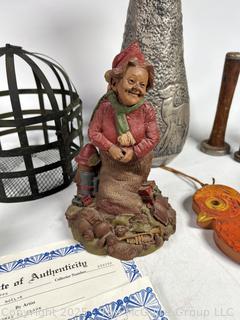 Decorative Item Including Wooden Spools
