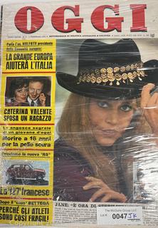 Italian 1972 OGGI Magazine with Cover Featuring Jane Fonda.