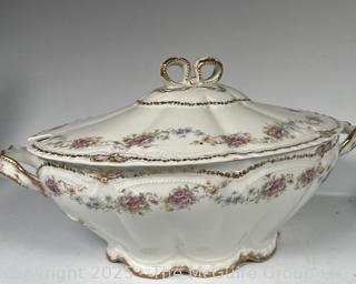 Theodore Haviland Porcelain Lidded Soup Tureen with Pink Roses 