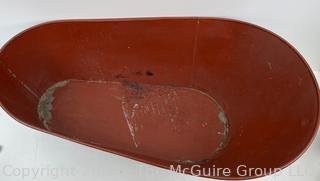 Folk Art Tole Painted Childs Bathtub<br><br>House

<br><br>

Removal Options:<br><br> Sat (Nov 8) & Sun (Nov 9) 11-3pm, 56 Scotch Hill Rd., Cambridge NY 12816<br><br>

Sat (Nov 15) 12-2pm, TMG Warehouse, 2800 Juniper St., Fairfax, VA 22031<br><br>

Request Shipping (david@themcguiregroupllc.com)  