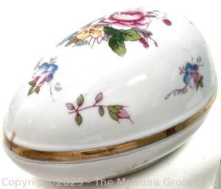 Group of Porcelain and Glassware Including Wedgwood and a Paperweight<br><br>Wendy Dan Hermione

<br><br>

Removal Options:<br><br> Sat (Nov 8) & Sun (Nov 9) 11-3pm, 56 Scotch Hill Rd., Cambridge NY 12816<br><br>

Sat (Nov 15) 12-2pm, TMG Warehouse, 2800 Juniper St., Fairfax, VA 22031<br><br>

Request Shipping (david@themcguiregroupllc.com)