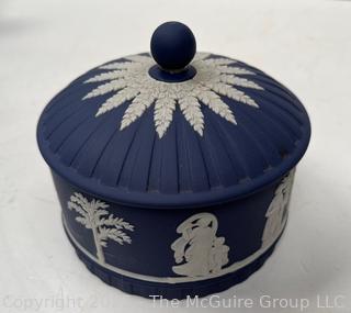 Wedgewood Blue Jasperware Round Box w Lid Trinket Powder Vanity Decor Dish Bowl<br><br>Wendy Dan Hermione

<br><br>

Removal Options:<br><br> Sat (Nov 8) & Sun (Nov 9) 11-3pm, 56 Scotch Hill Rd., Cambridge NY 12816<br><br>

Sat (Nov 15) 12-2pm, TMG Warehouse, 2800 Juniper St., Fairfax, VA 22031<br><br>

Request Shipping (david@themcguiregroupllc.com)