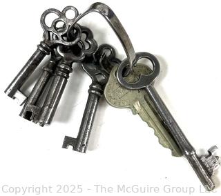 Junk Drawer<br><br>Bonnie & Kent

<br><br>

Removal Options:<br><br> Sat (Nov 8) & Sun (Nov 9) 11-3pm, 56 Scotch Hill Rd., Cambridge NY 12816<br><br>

Sat (Nov 15) 12-2pm, TMG Warehouse, 2800 Juniper St., Fairfax, VA 22031<br><br>

Request Shipping (david@themcguiregroupllc.com) 