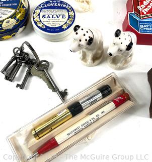 Junk Drawer<br><br>Bonnie & Kent

<br><br>

Removal Options:<br><br> Sat (Nov 8) & Sun (Nov 9) 11-3pm, 56 Scotch Hill Rd., Cambridge NY 12816<br><br>

Sat (Nov 15) 12-2pm, TMG Warehouse, 2800 Juniper St., Fairfax, VA 22031<br><br>

Request Shipping (david@themcguiregroupllc.com) 