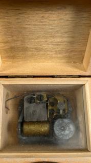 Junk Drawer<br><br>Bonnie & Kent

<br><br>

Removal Options:<br><br> Sat (Nov 8) & Sun (Nov 9) 11-3pm, 56 Scotch Hill Rd., Cambridge NY 12816<br><br>

Sat (Nov 15) 12-2pm, TMG Warehouse, 2800 Juniper St., Fairfax, VA 22031<br><br>

Request Shipping (david@themcguiregroupllc.com) 