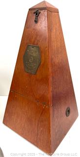 Vase, Glass Christmas Ornament, Metronome Etc <br><br>Bonnie & Kent

<br><br>

Removal Options:<br><br> Sat (Nov 8) & Sun (Nov 9) 11-3pm, 56 Scotch Hill Rd., Cambridge NY 12816<br><br>

Sat (Nov 15) 12-2pm, TMG Warehouse, 2800 Juniper St., Fairfax, VA 22031<br><br>

Request Shipping (david@themcguiregroupllc.com)
